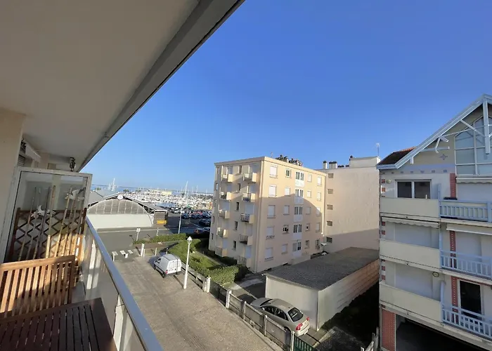 Cosy A L'aiguillon Avec Balcon - Fr-1-474-189