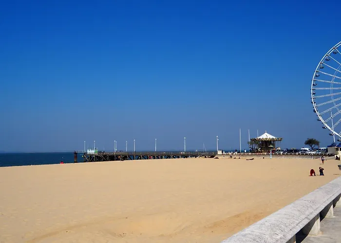 Cosy A L'aiguillon Avec Balcon - Fr-1-474-189